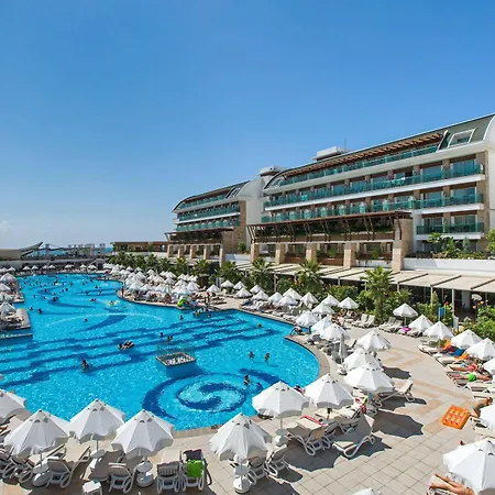 Crystal Waterworld & Feriested 5*
