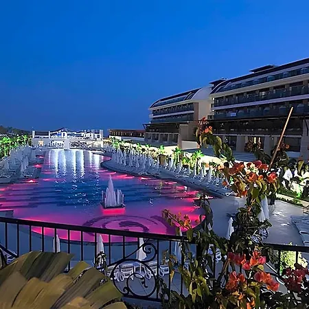 Crystal Waterworld Aqua Collection Курортный комплекс 5*