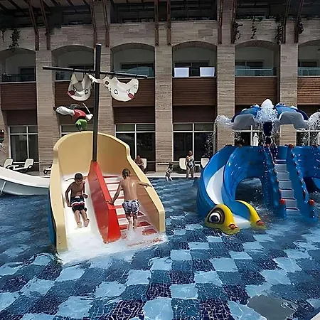 Crystal Waterworld Aqua Collection منتجع