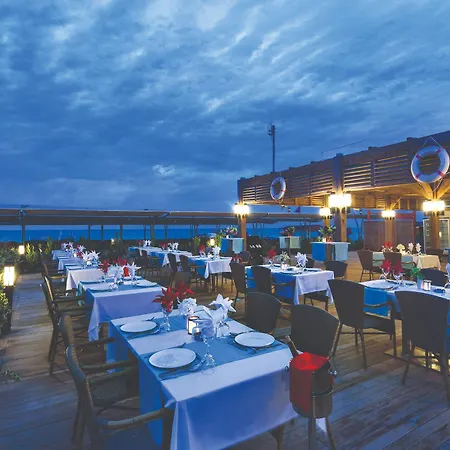 Üdülőközpont Crystal Waterworld & 5*