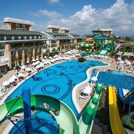 Crystal Waterworld & Station touristique