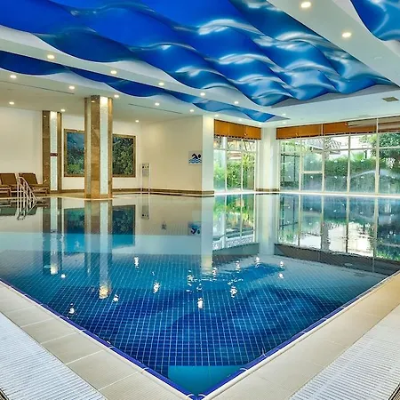 אתר נופש Crystal Waterworld Aqua Collection באלאק